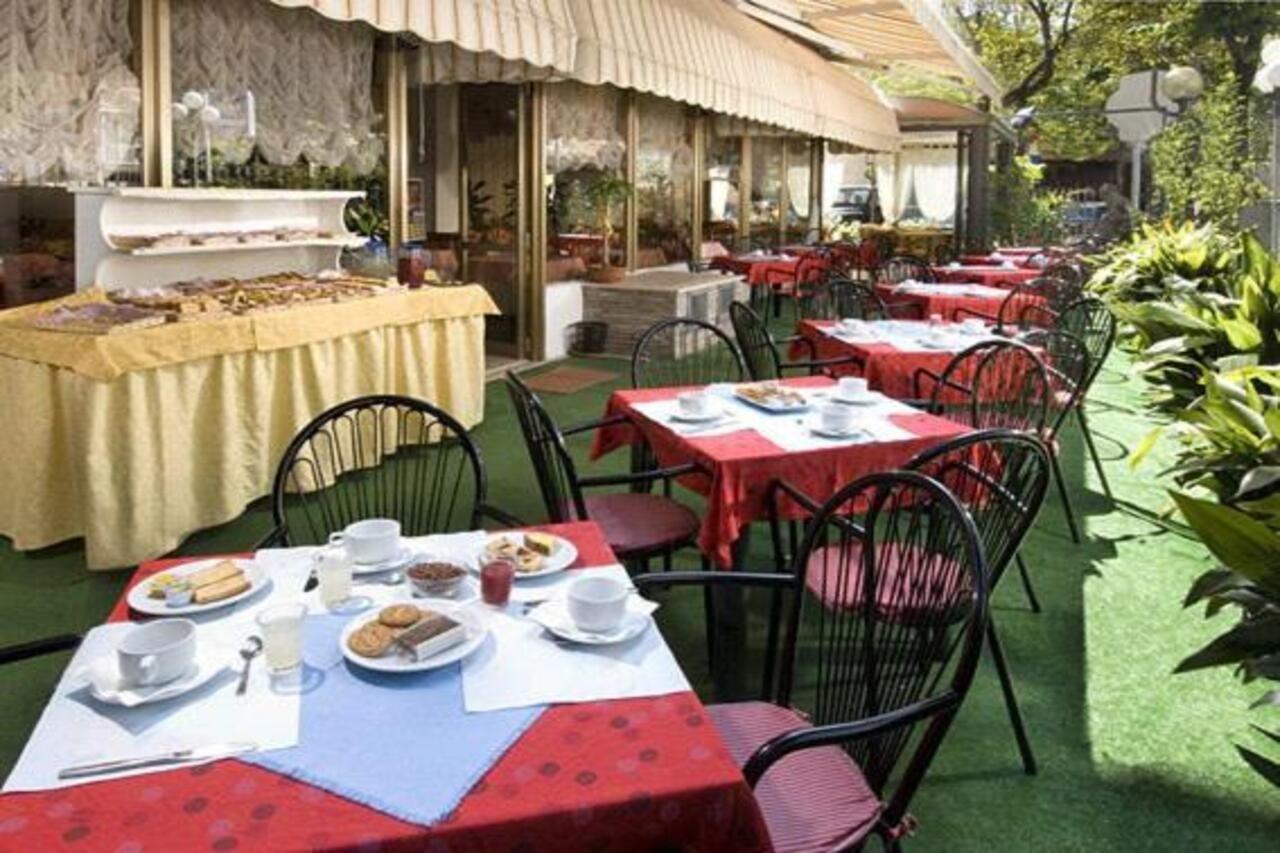 Hotel Alfredo'S Rimini Exterior foto